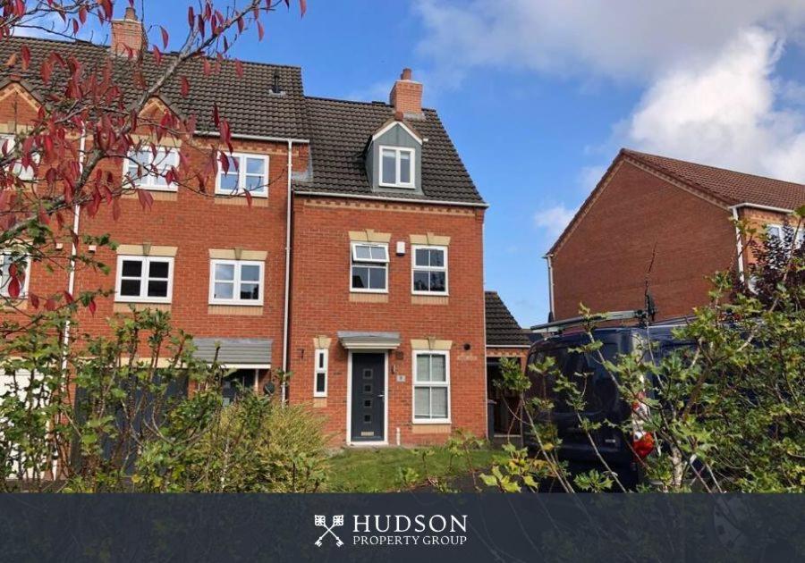 Telford Townhouse With Parking And Garden Villa Exterior foto