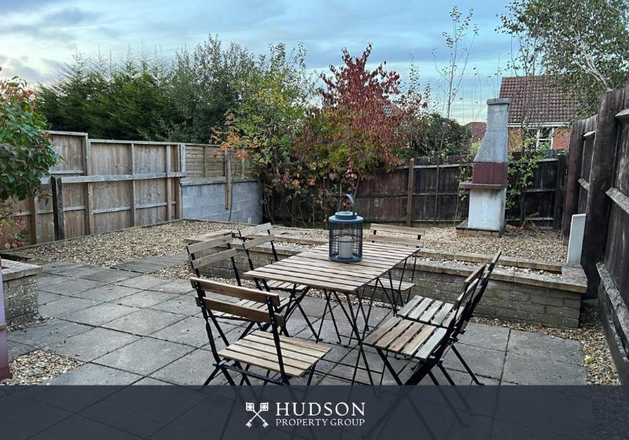 Telford Townhouse With Parking And Garden Villa Exterior foto