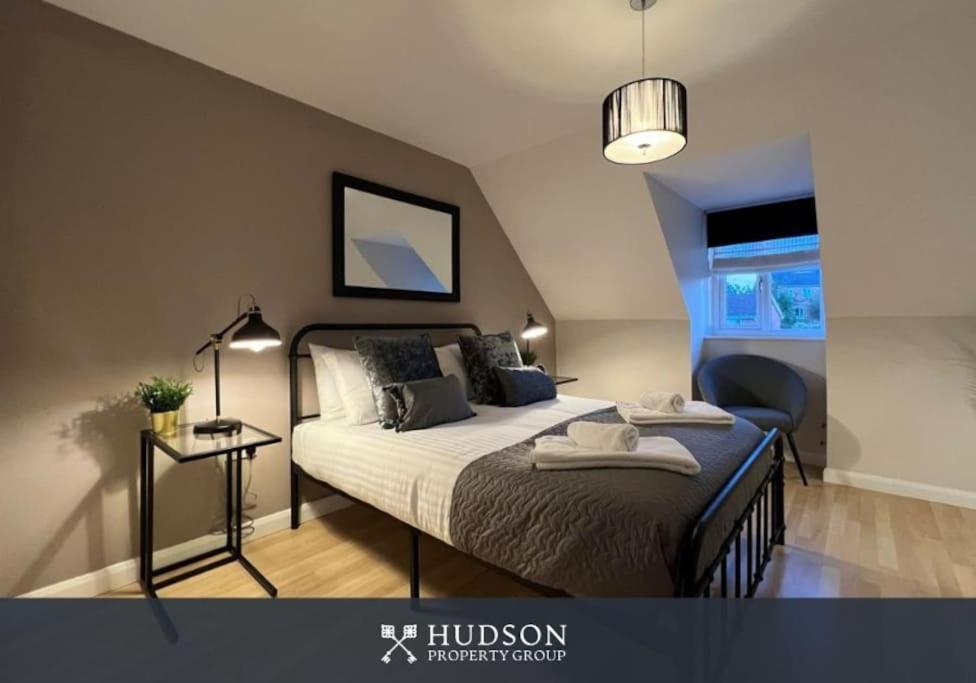 Telford Townhouse With Parking And Garden Villa Exterior foto