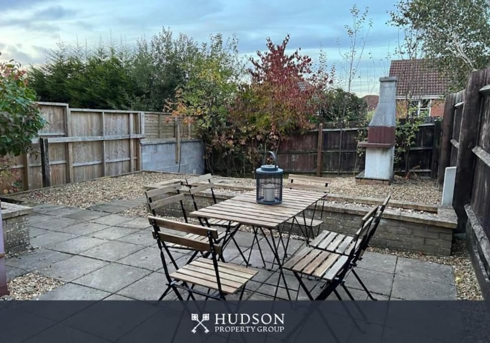 Telford Townhouse With Parking And Garden Villa Exterior foto