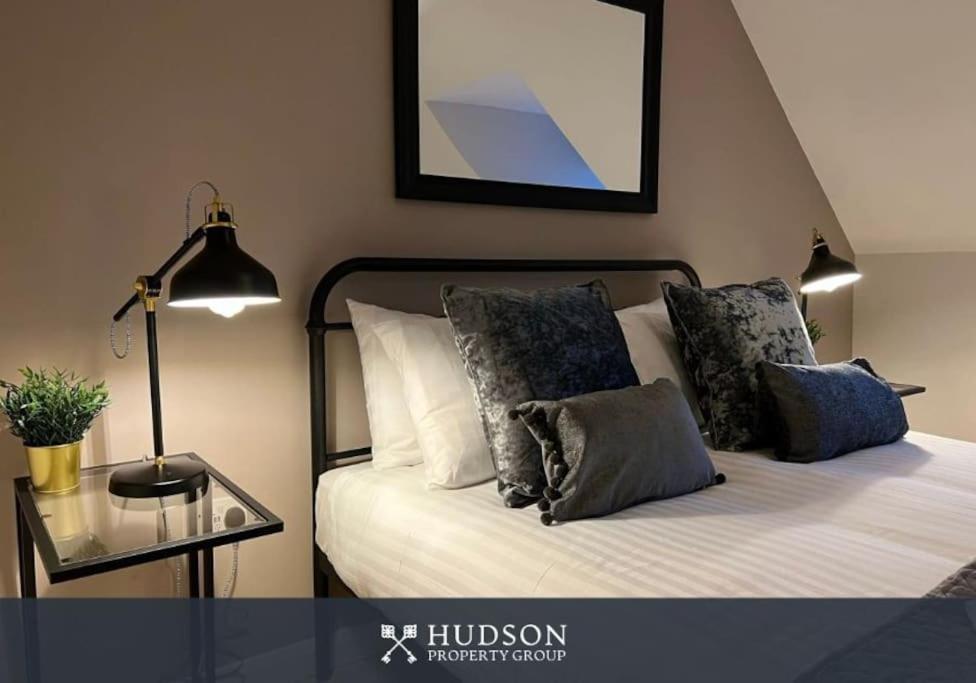 Telford Townhouse With Parking And Garden Villa Exterior foto