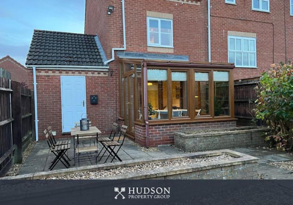 Telford Townhouse With Parking And Garden Villa Exterior foto