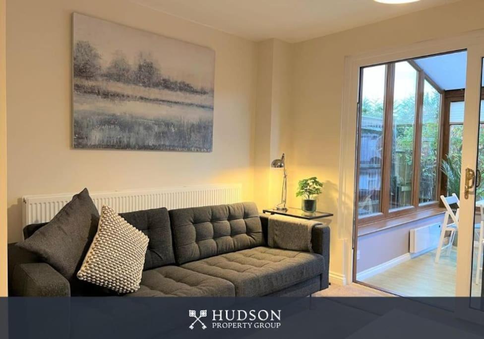 Telford Townhouse With Parking And Garden Villa Exterior foto
